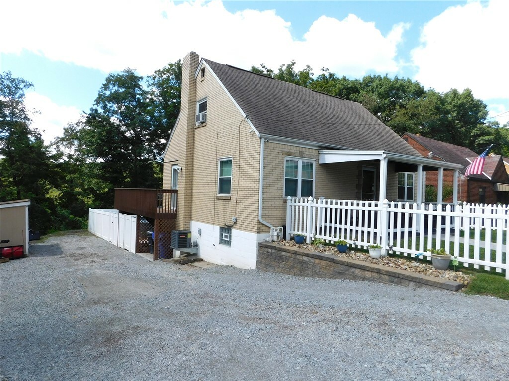 Property Photo:  5116 Glenhurst Road  PA 15207 