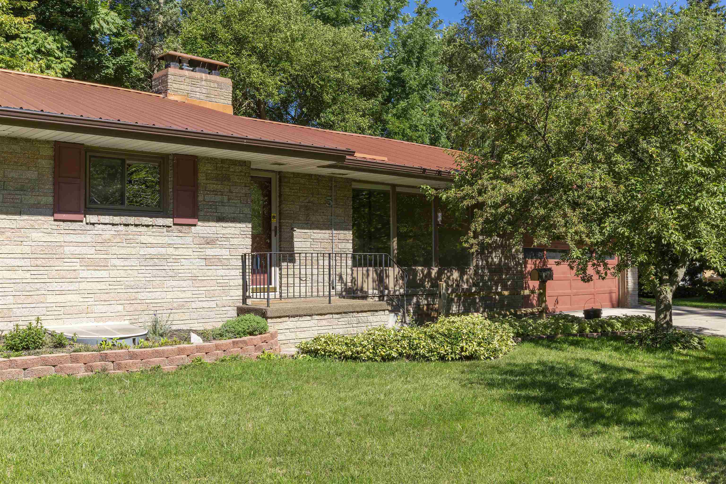 Property Photo:  5 Erie Ct  MI 48640 