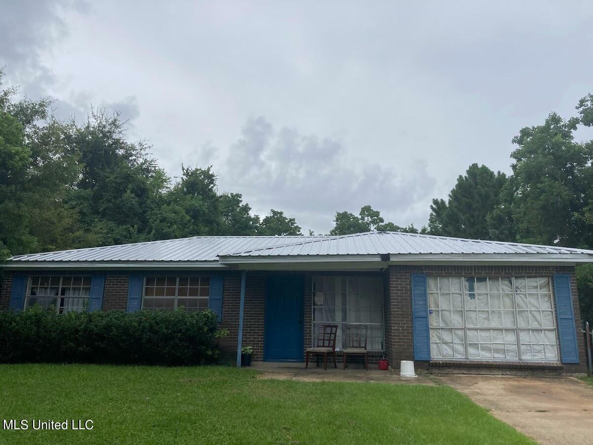 Property Photo:  2883 Gardendale Ave  MS 39553 