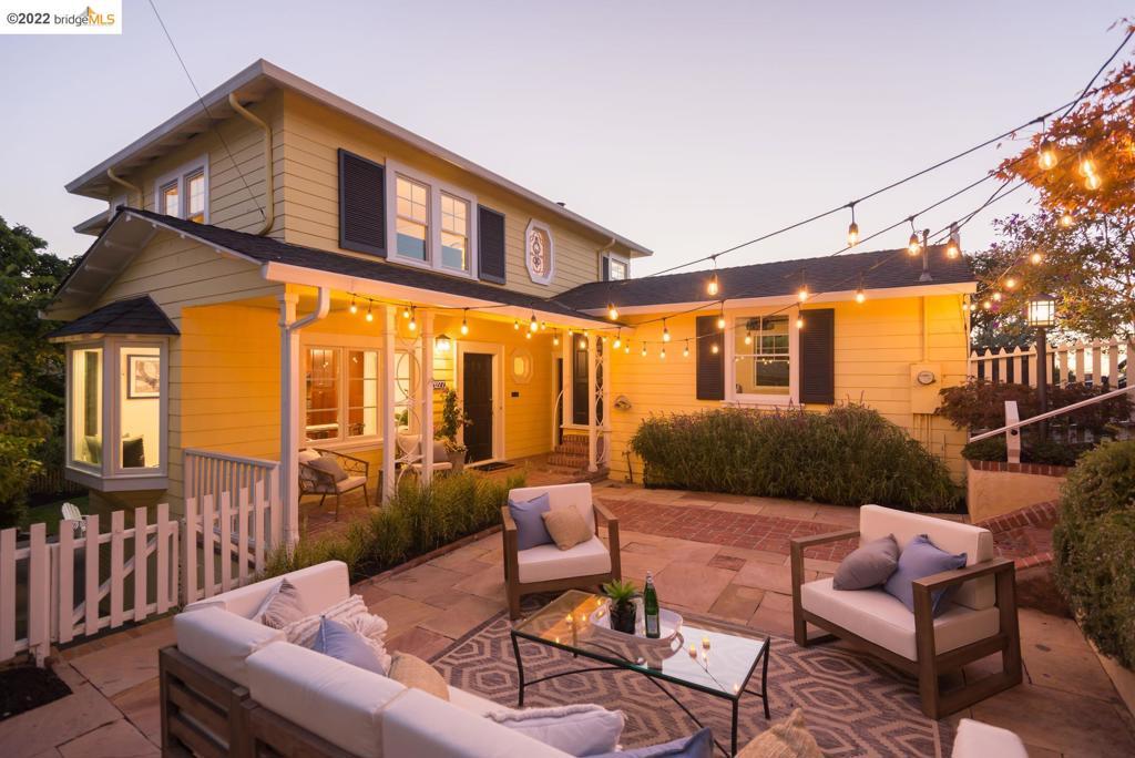 Property Photo: 5277 Harbord Dr CA 94618