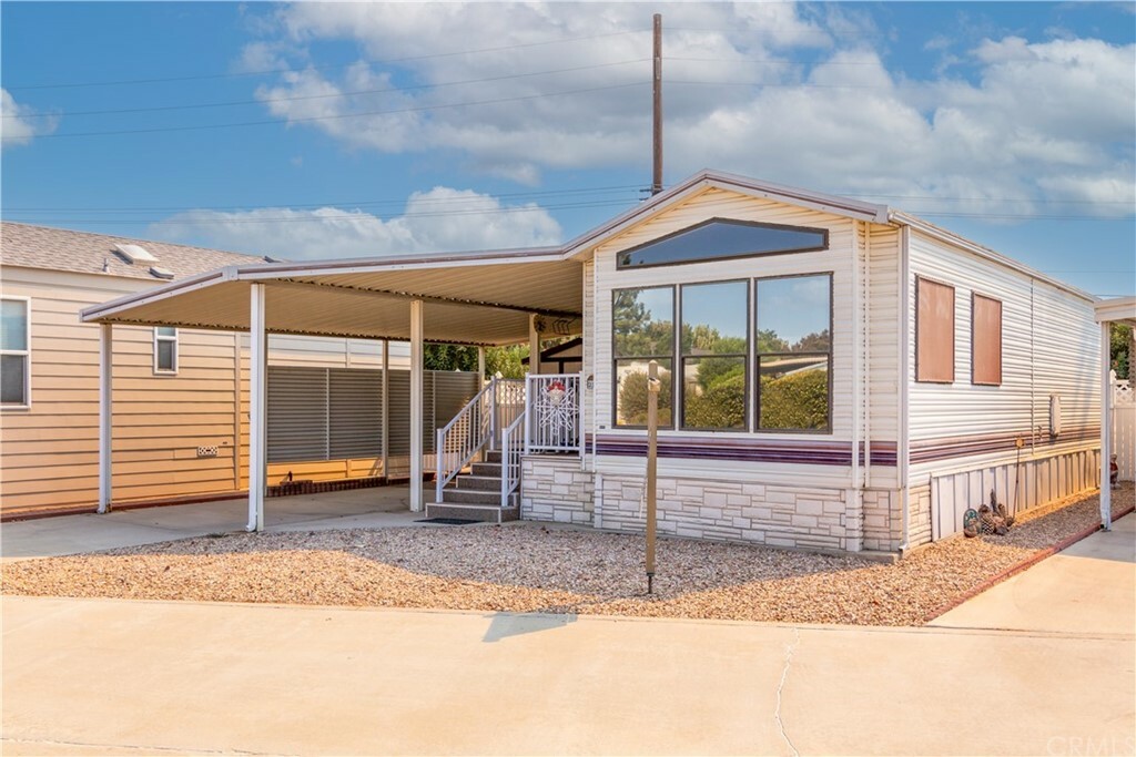 Property Photo: 1295 S Cawston Avenue 216 CA 92545