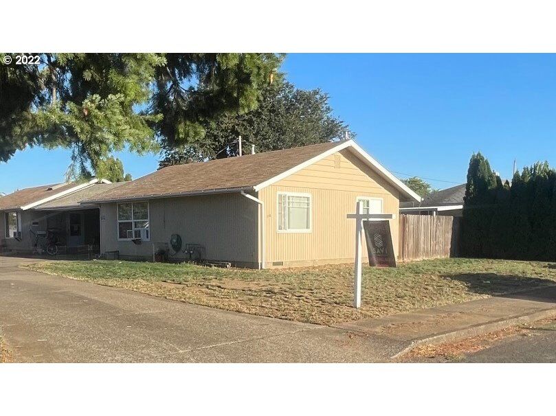 Property Photo: 215 Davidson St SE OR 97321