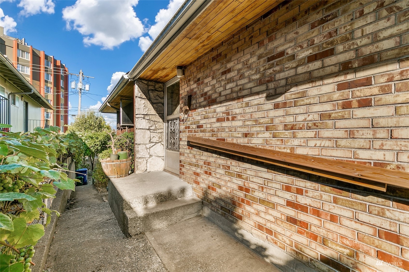 Property Photo: 6333 42nd Avenue SW WA 98136