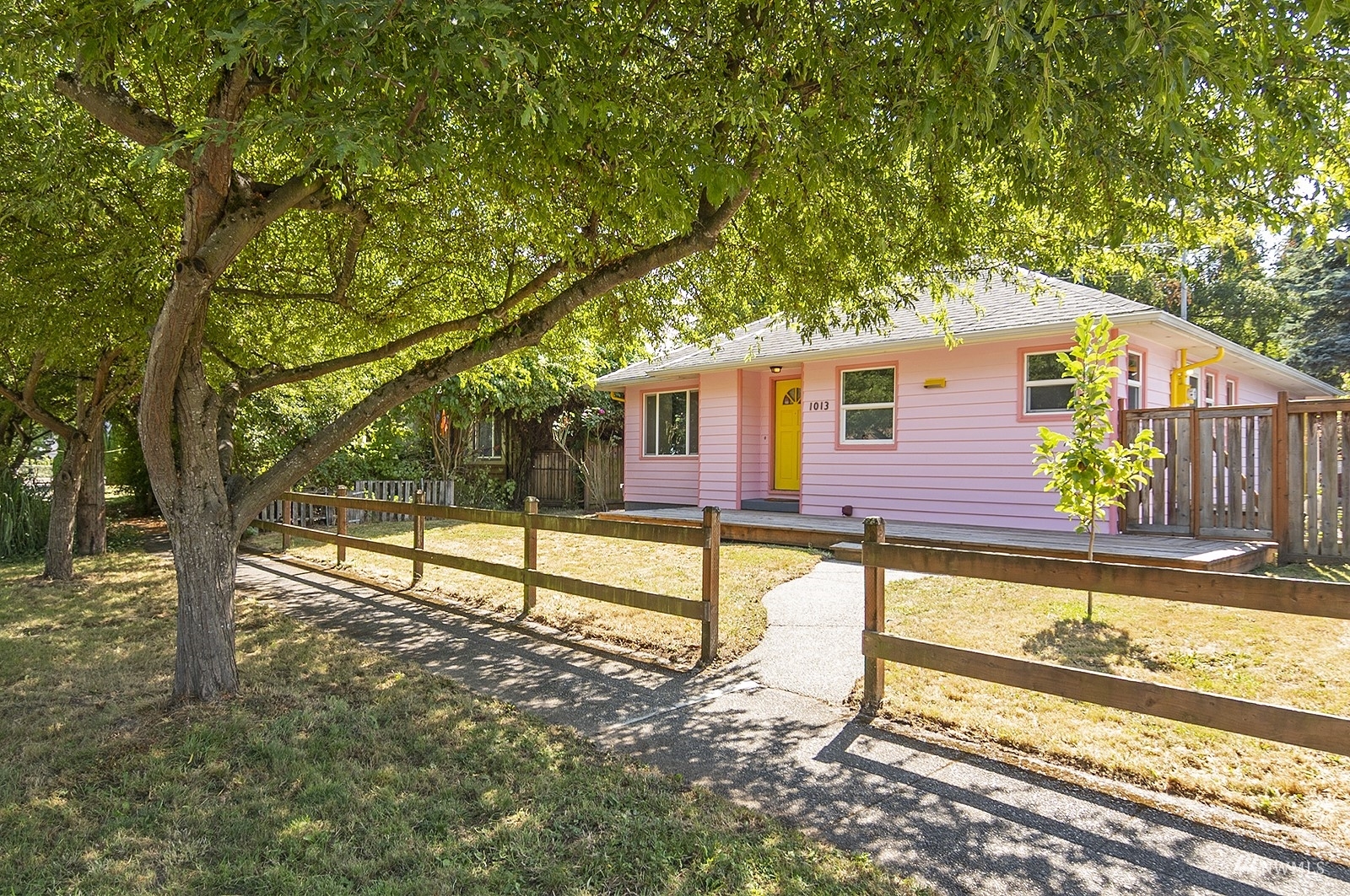 Property Photo:  1013 S Rose Street  WA 98108 