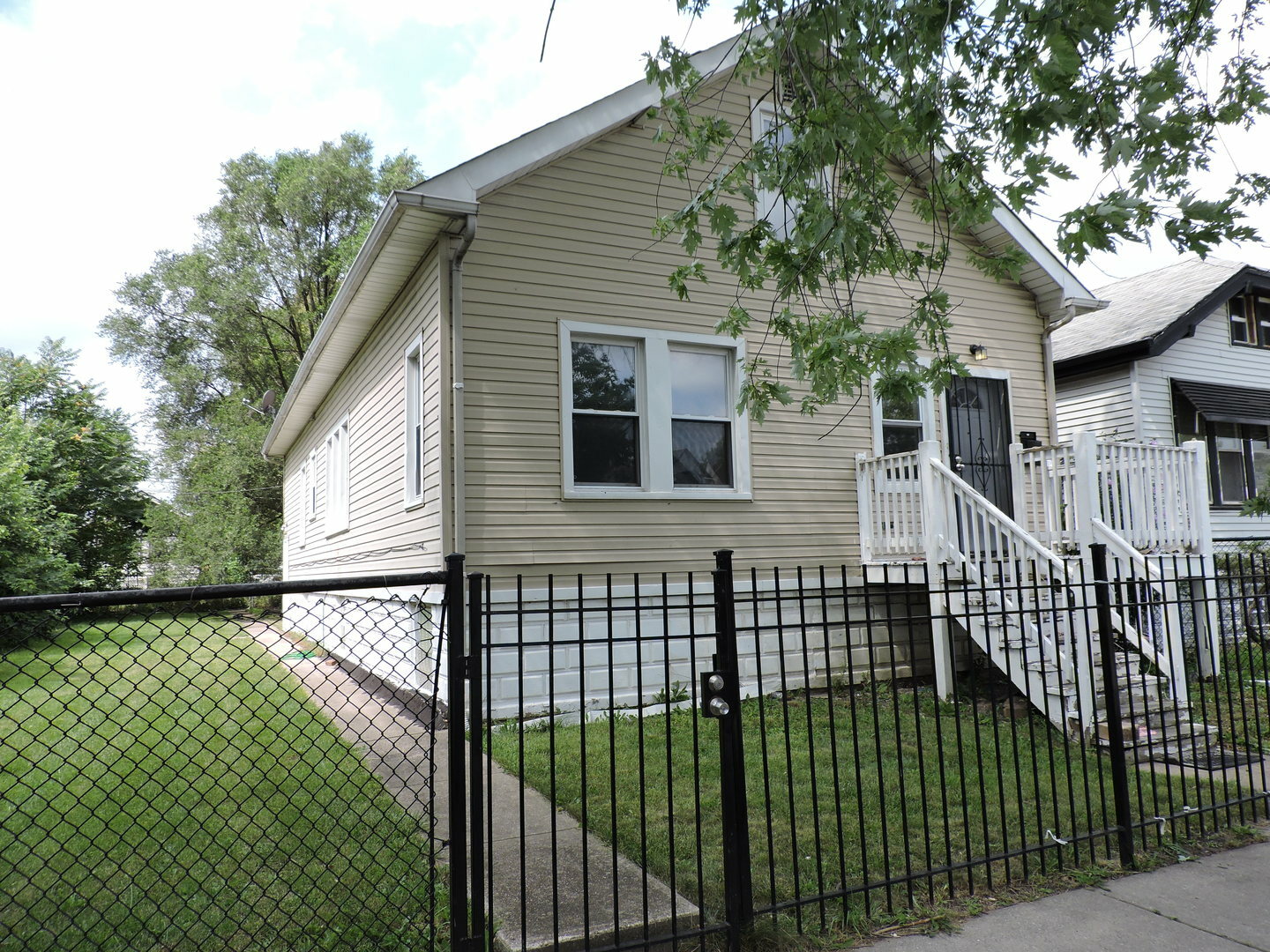 Property Photo:  10208 S La Salle Street  IL 60628 