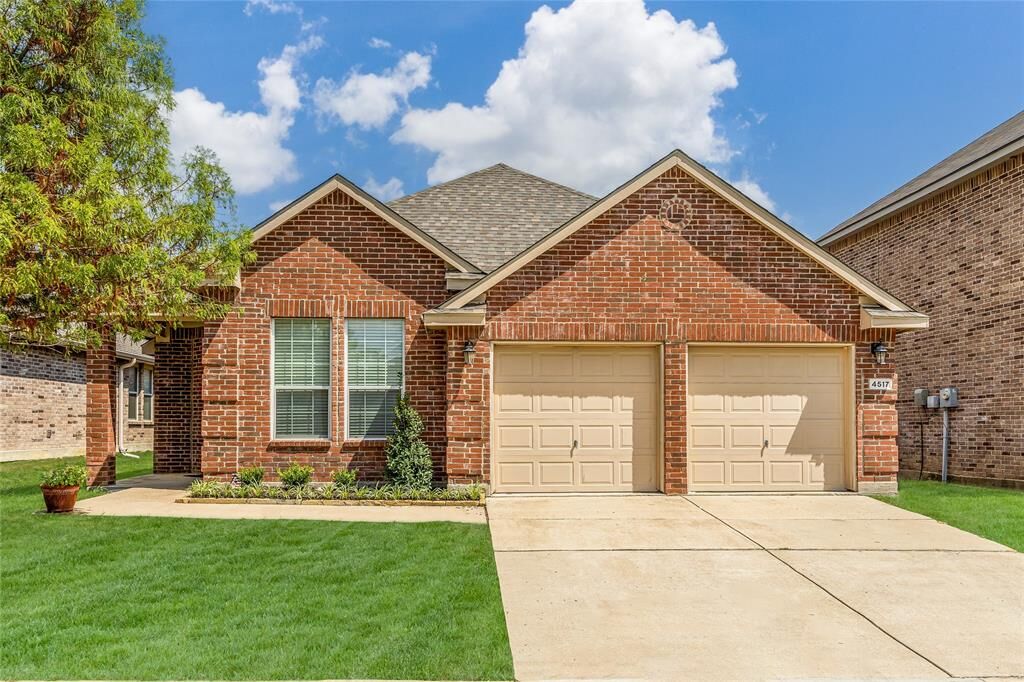 Property Photo: 4517 Redbud Drive TX 76208