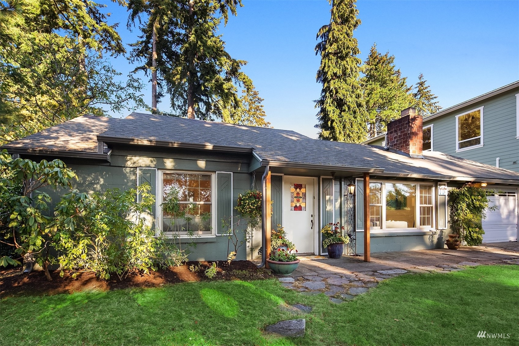 Property Photo:  16154 Midvale Avenue N  WA 98133 