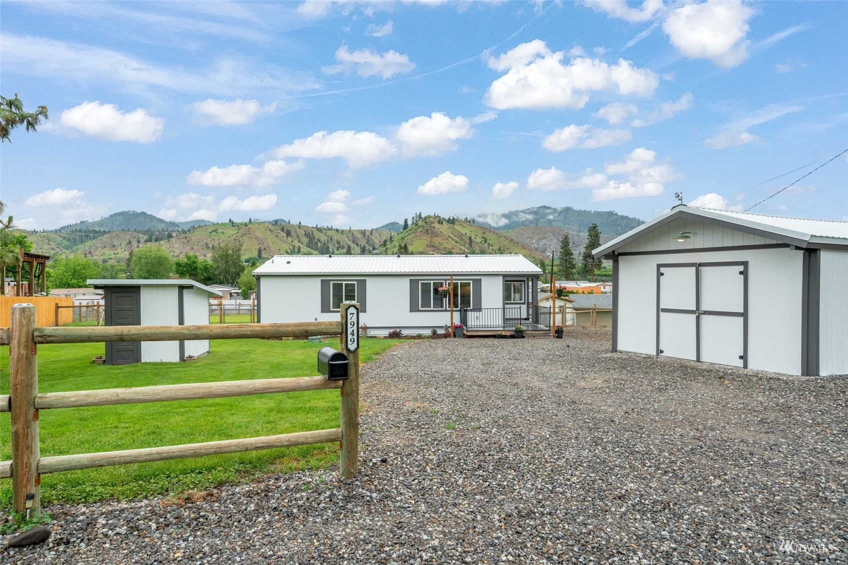 Property Photo:  7949 Kinney Road  WA 98821 