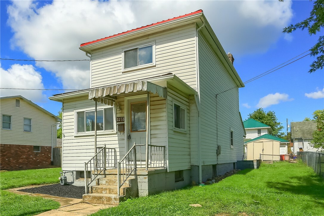 Property Photo:  2233 Margaret Street  PA 15235 