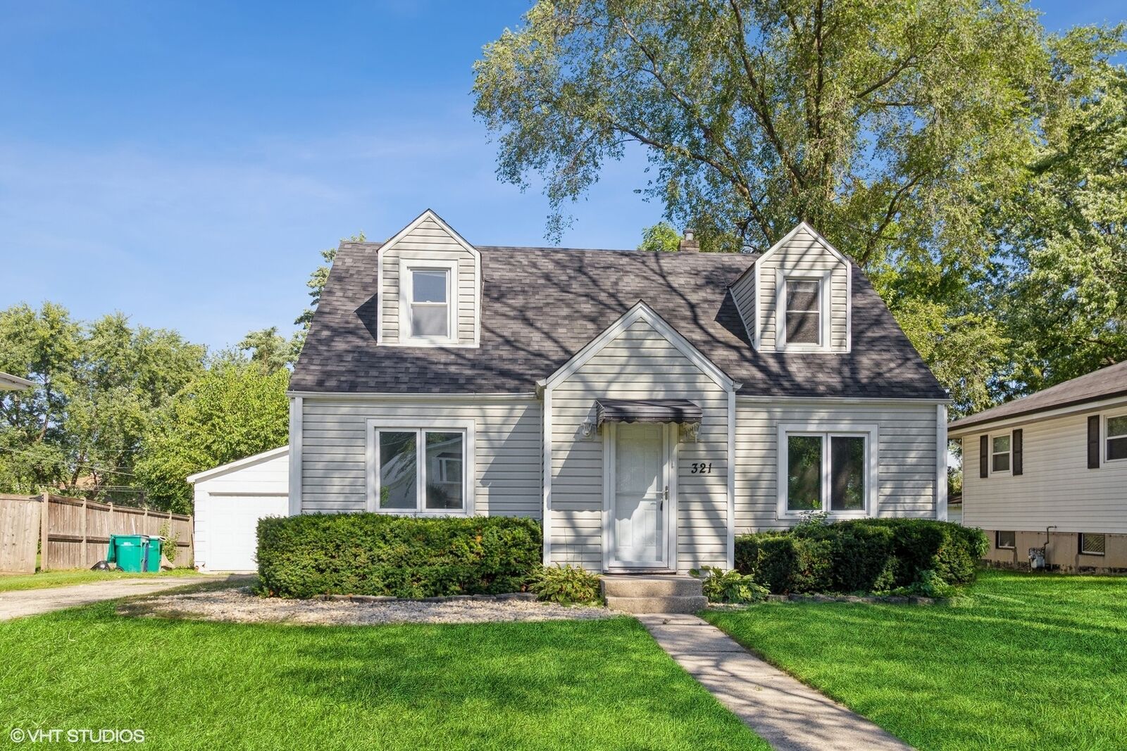 Property Photo:  321 N Fairfield Avenue  IL 60148