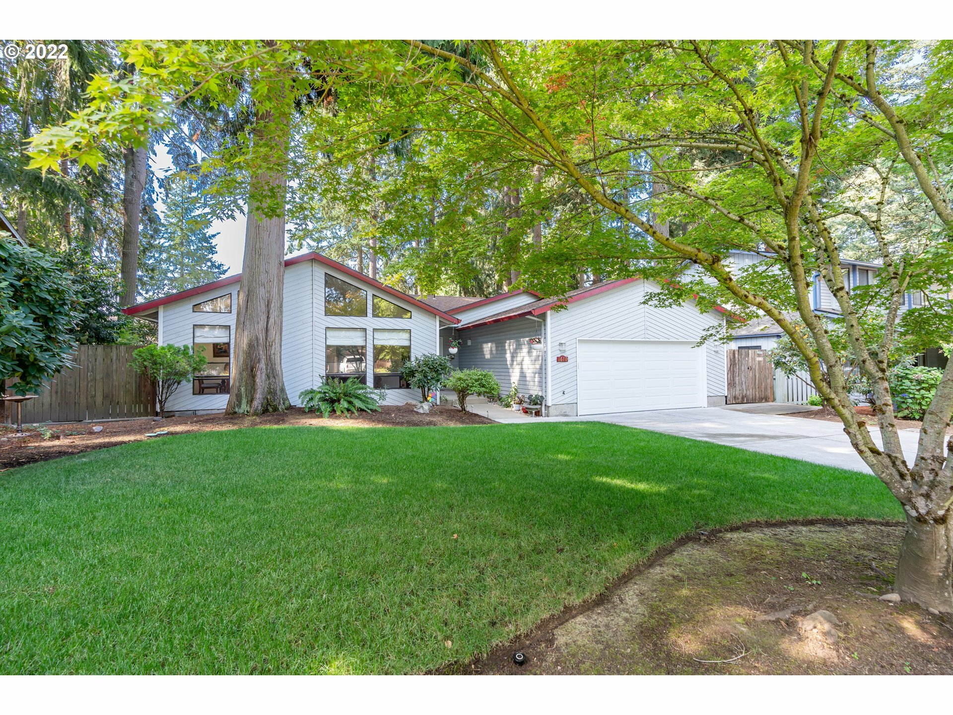 Property Photo: 1610 NW 19th St OR 97030