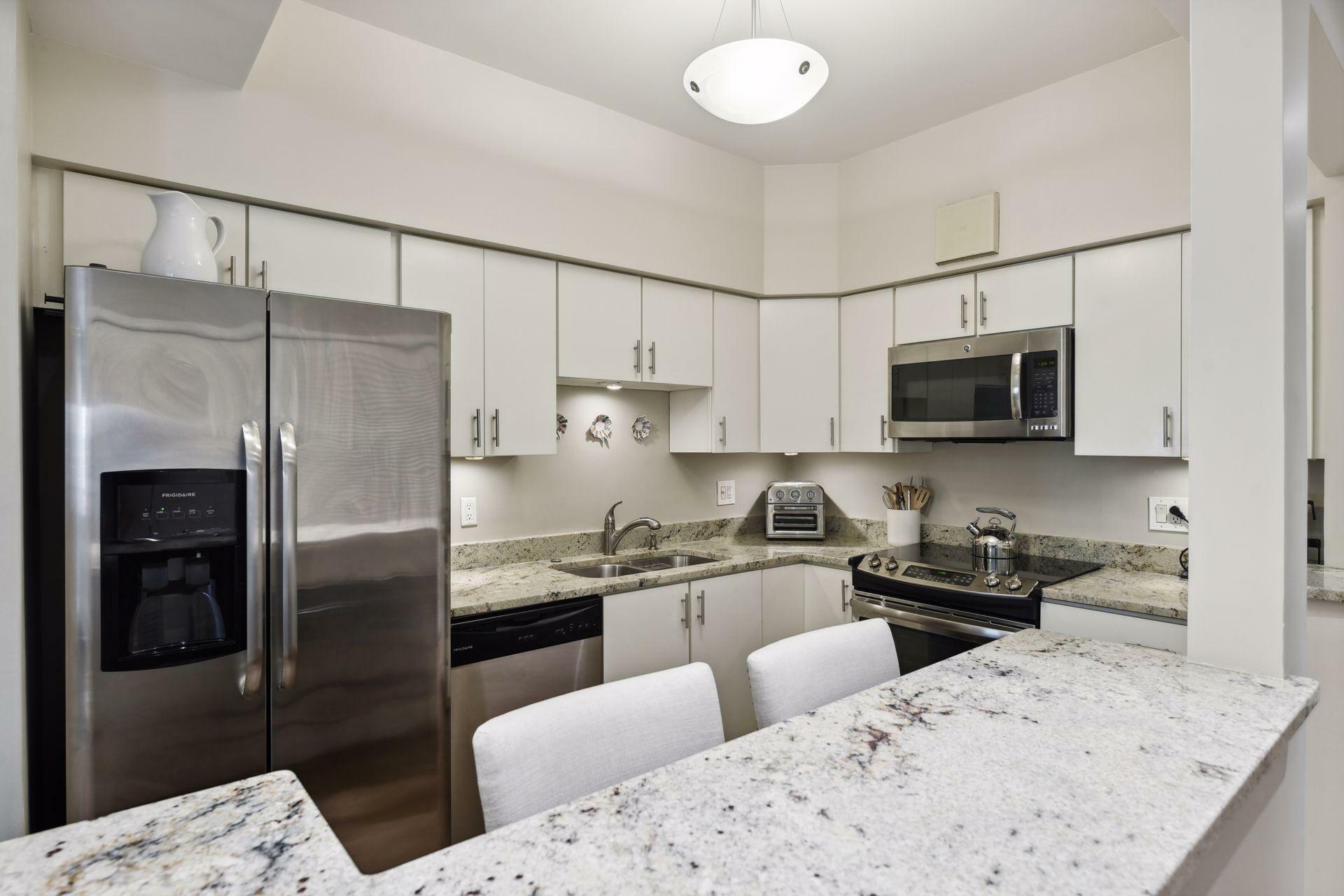 Property Photo:  1201 Yale Place 511  MN 55403 