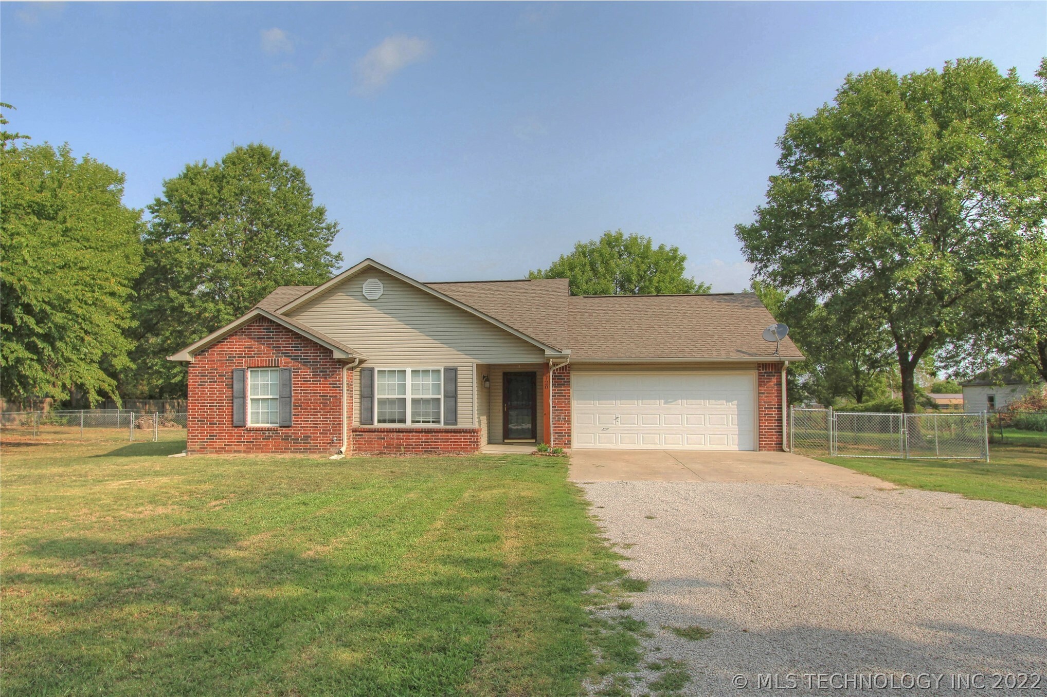 Property Photo:  720 W Ironman Avenue  OK 74048 