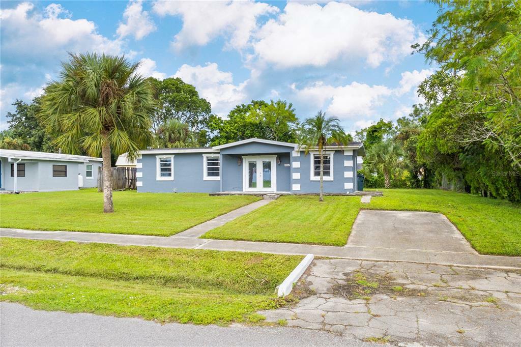 Property Photo:  7912 Hyde Park Avenue  FL 34287 