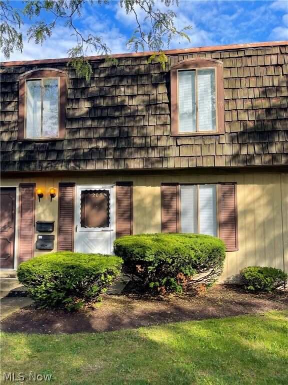 Property Photo:  1651 Mentor Avenue 203  OH 44077 
