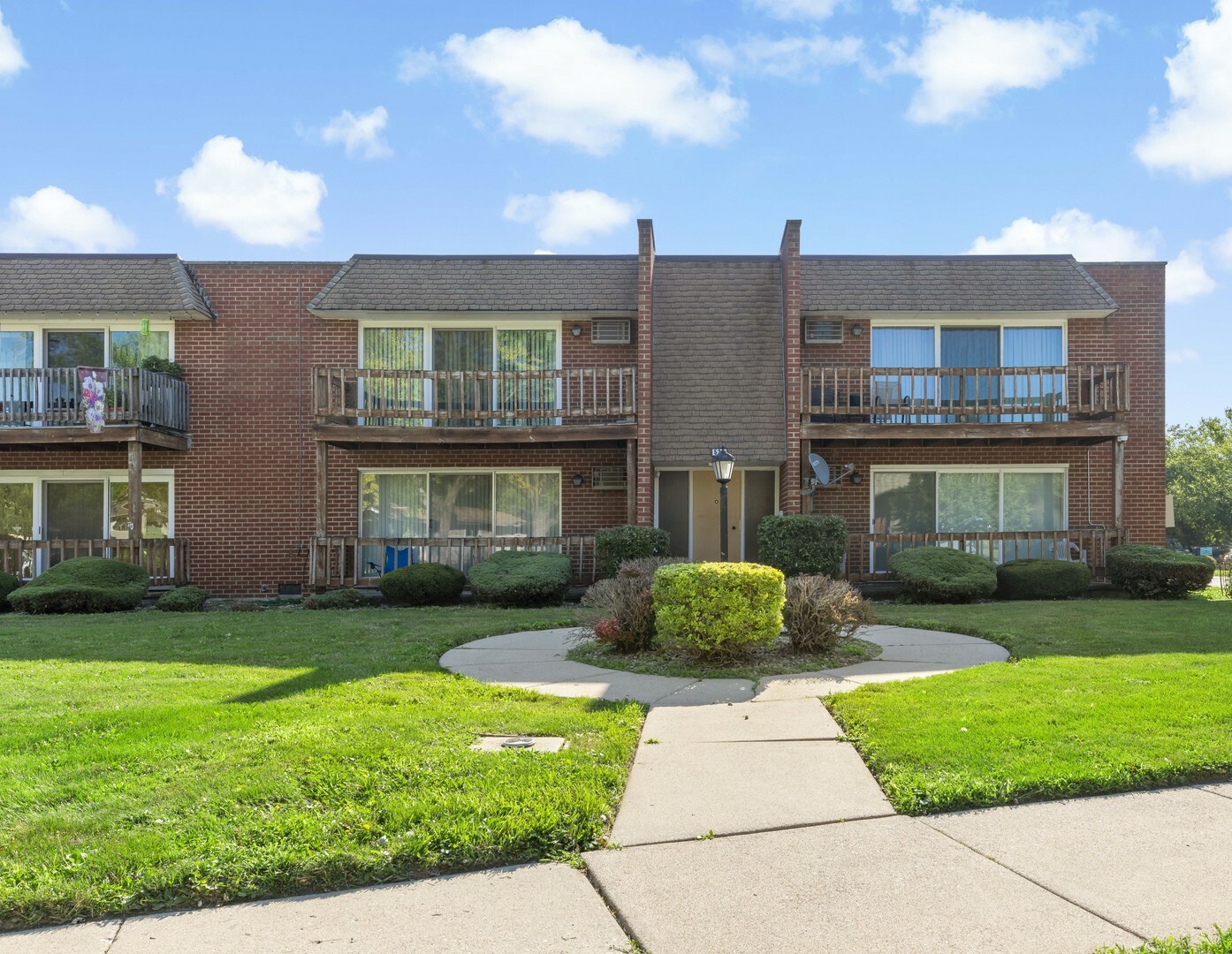 Property Photo:  535 N Pleasant Drive 2B  IL 60425 