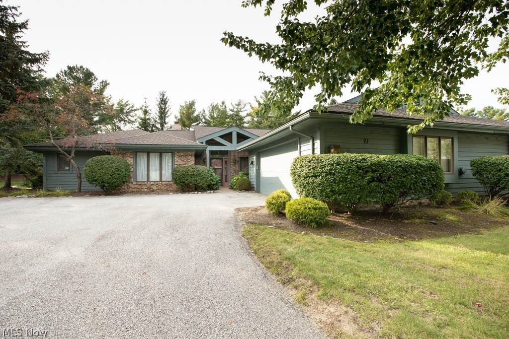 Property Photo:  10 Stratford Court  OH 44122 