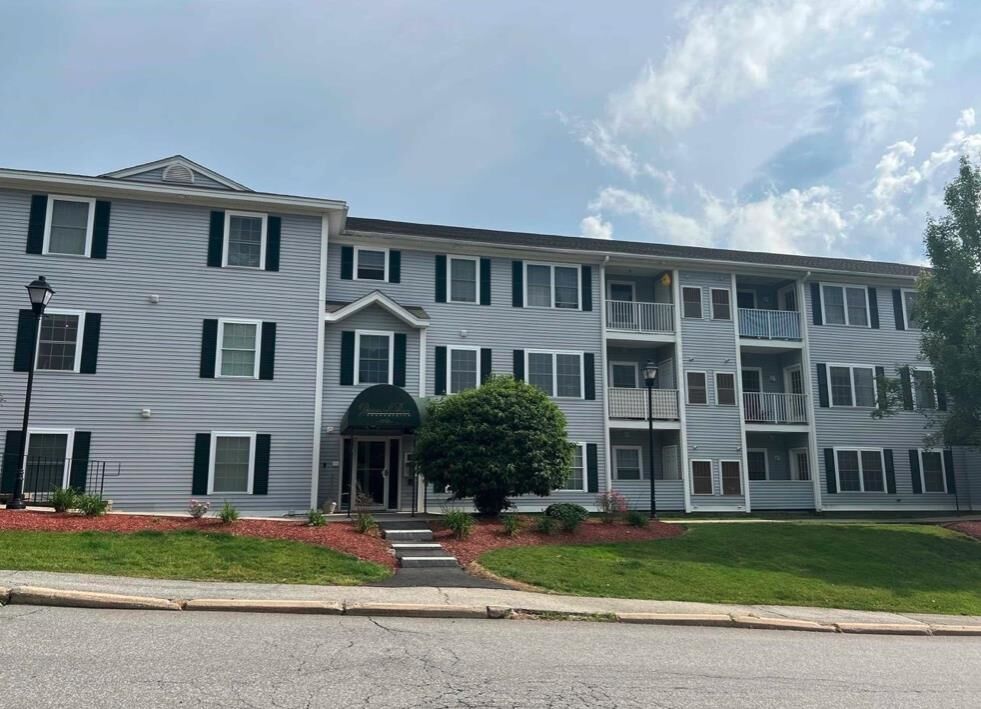 Property Photo: 40 Eastern Avenue 206 NH 03104