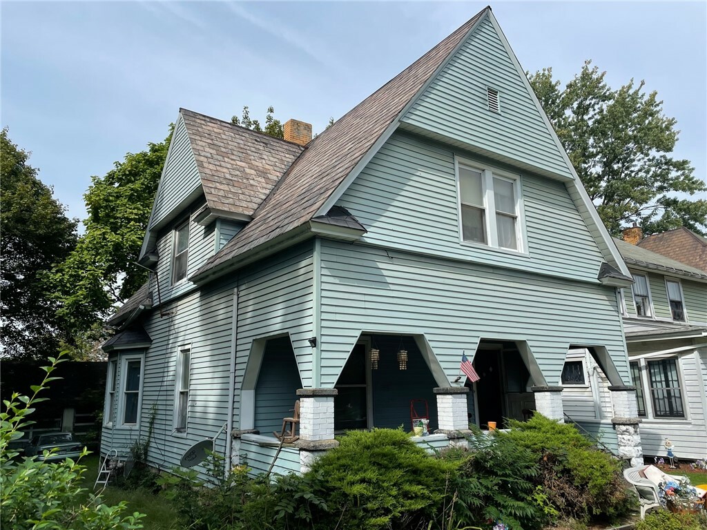 Property Photo:  696 Spruce Ave.  PA 16146 