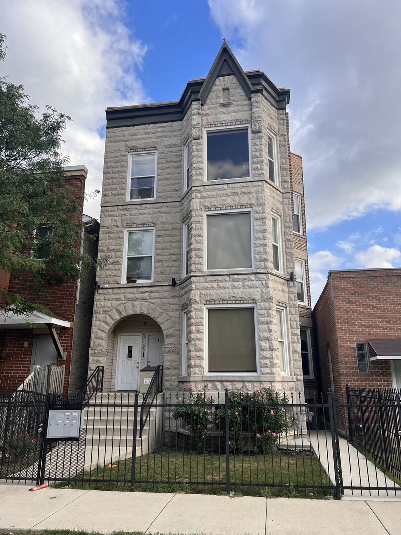 Property Photo:  2726 W Adams Street 1  IL 60612 