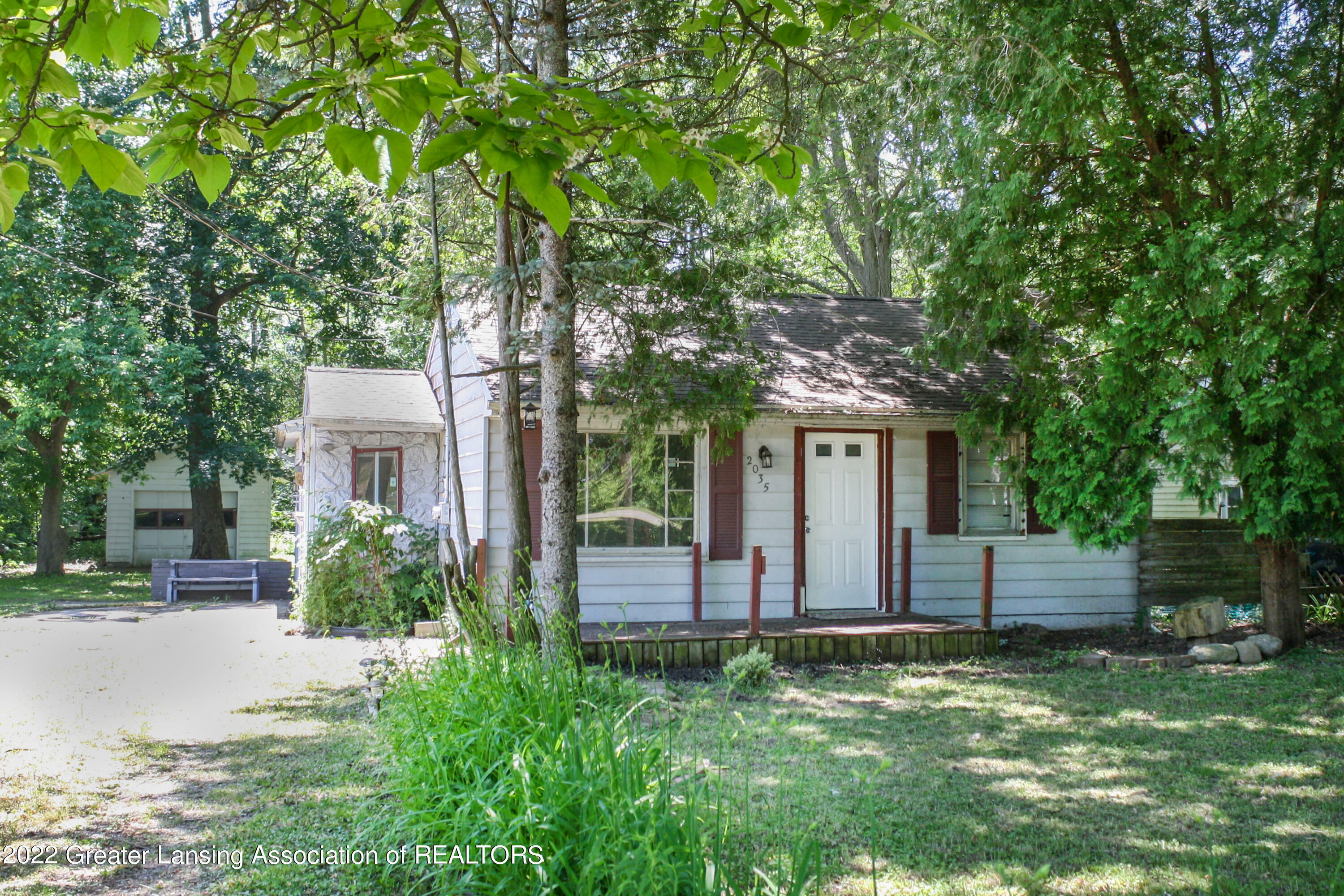 Property Photo:  2035 W Miller Road  MI 48911 