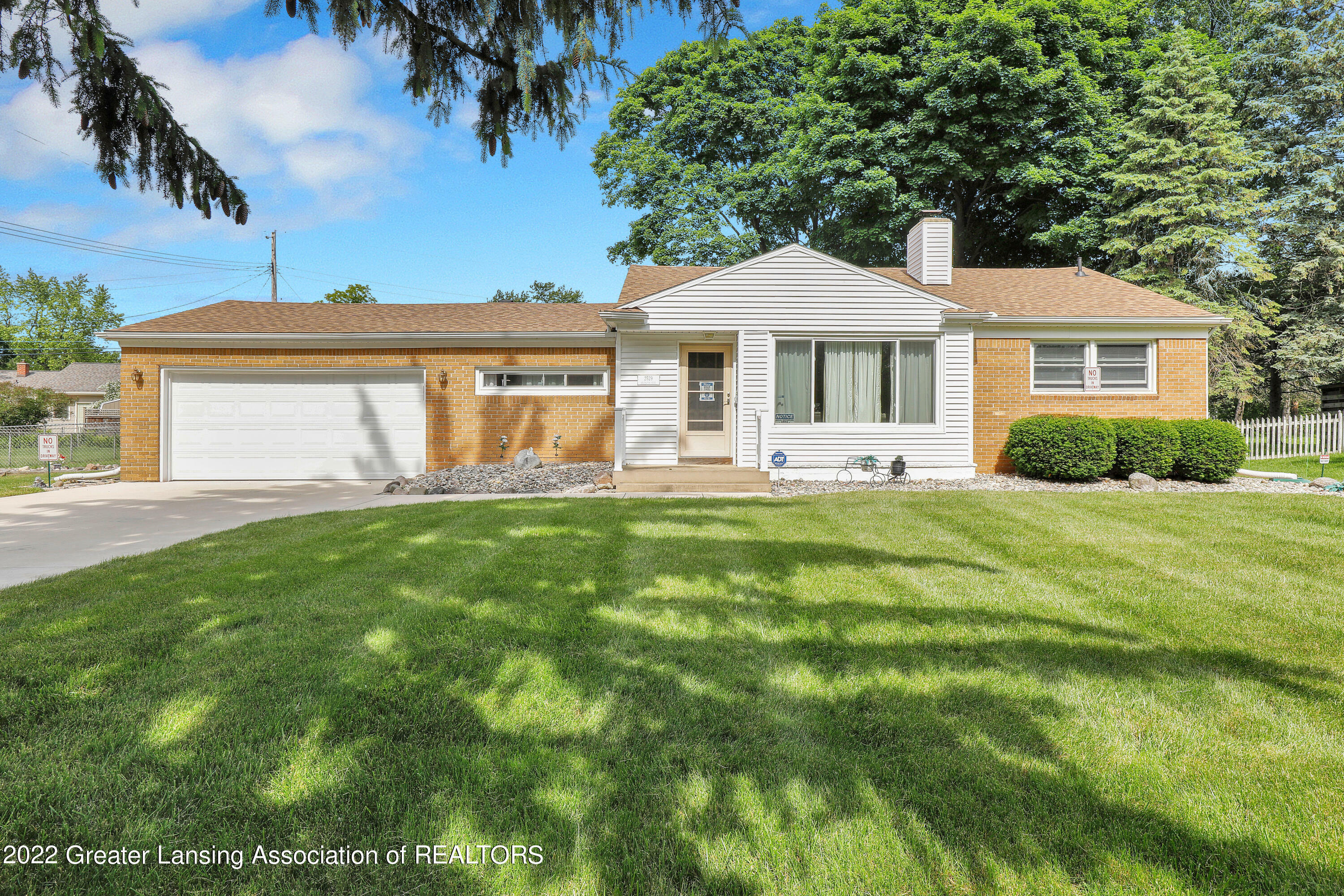 Property Photo:  2529 Arlington Road  MI 48906 