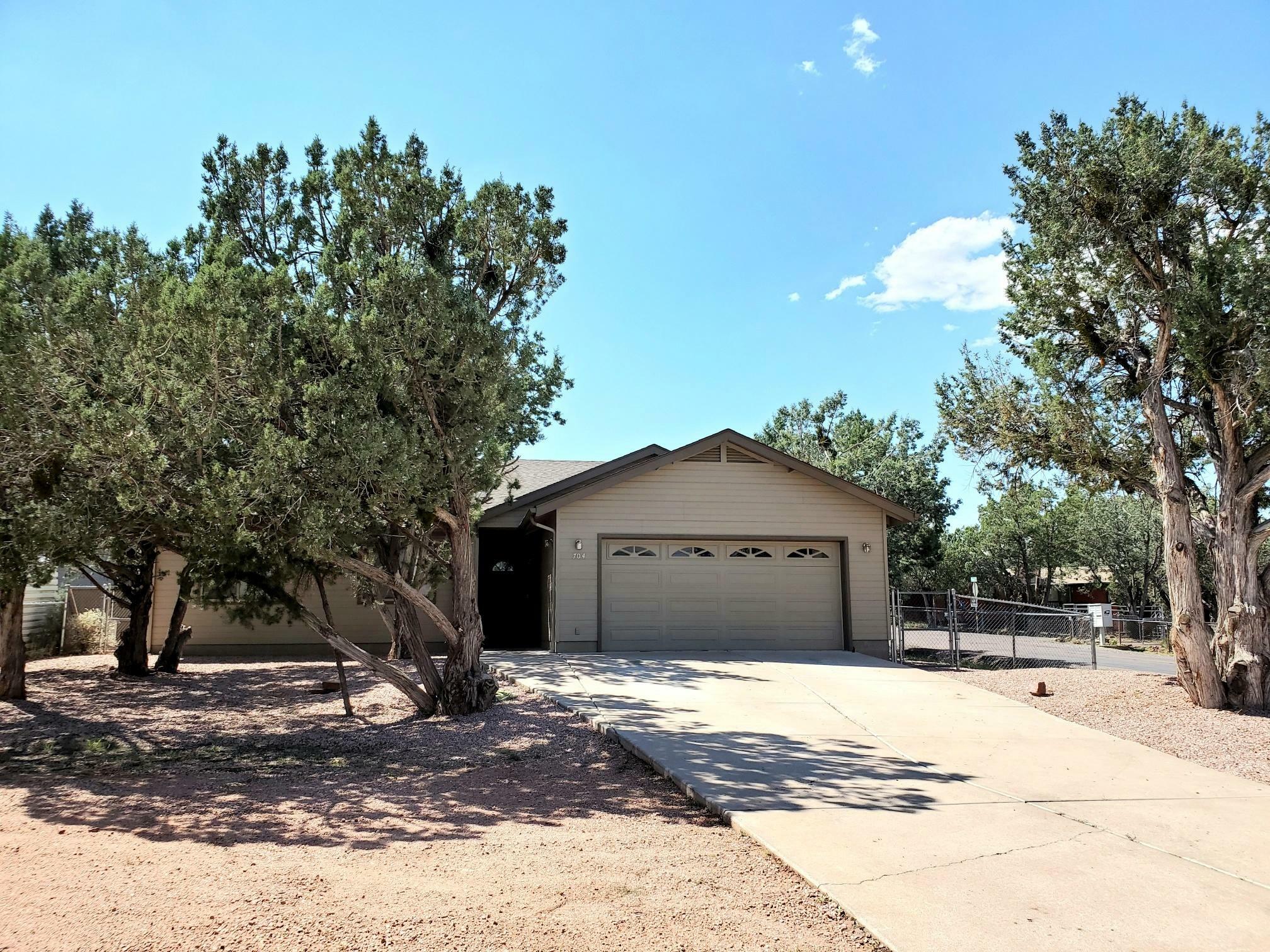 Property Photo:  704 N Snead Drive  AZ 85541 