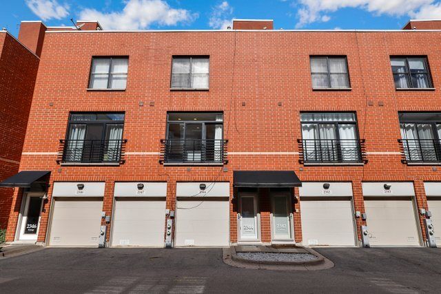 Property Photo:  2344 W George Street  IL 60618 