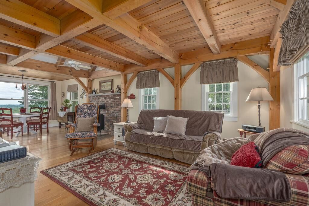 Property Photo:  