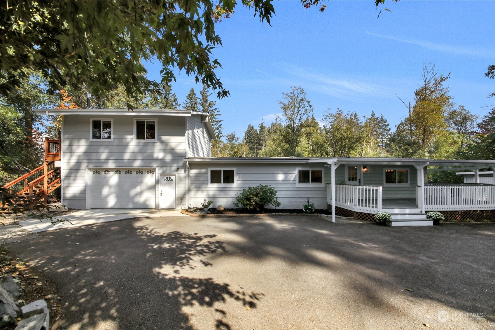 Property Photo:  13821 Admiralty Way  WA 98087 