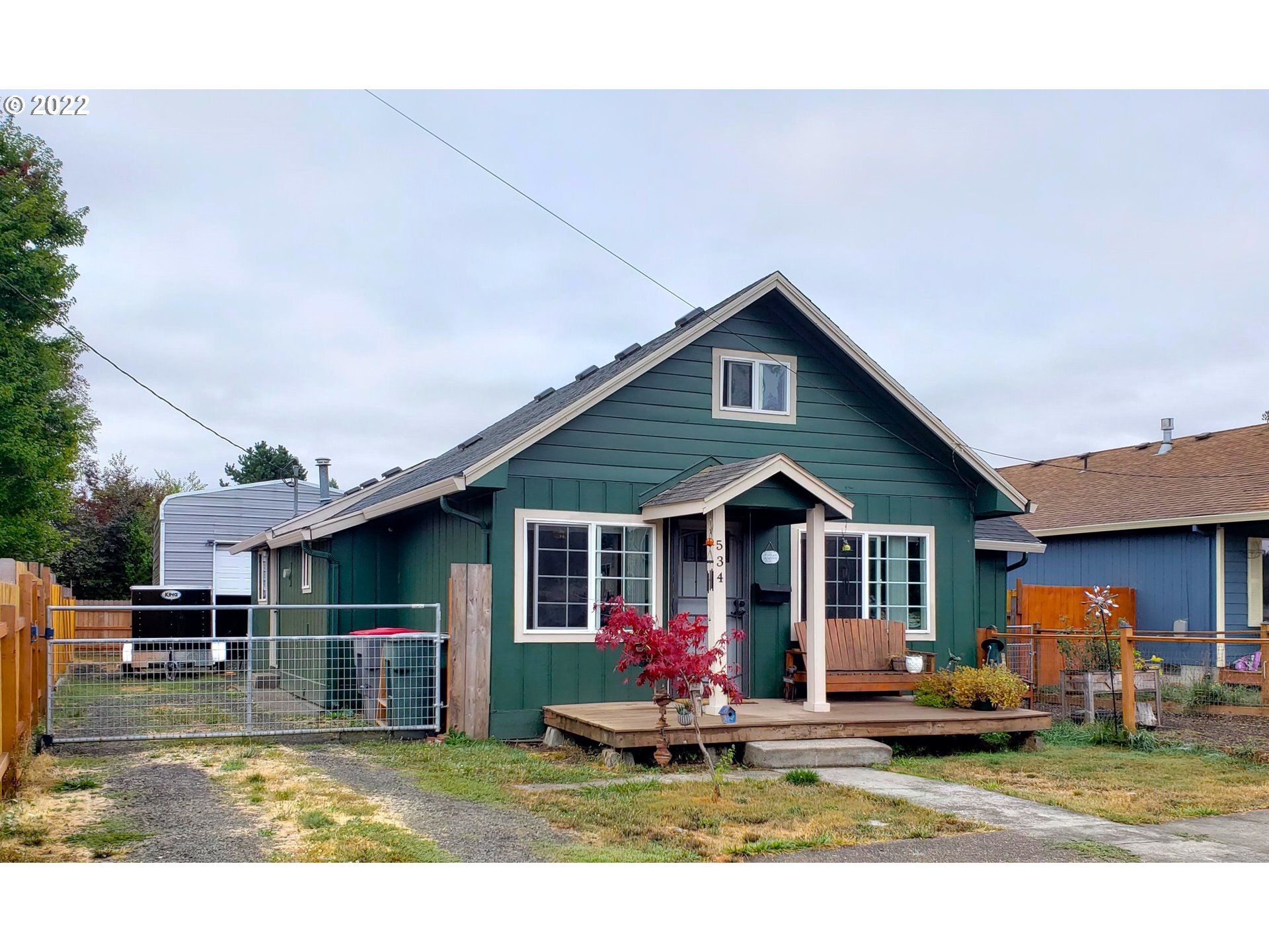 Property Photo:  534 NW Sherman St  OR 97378 