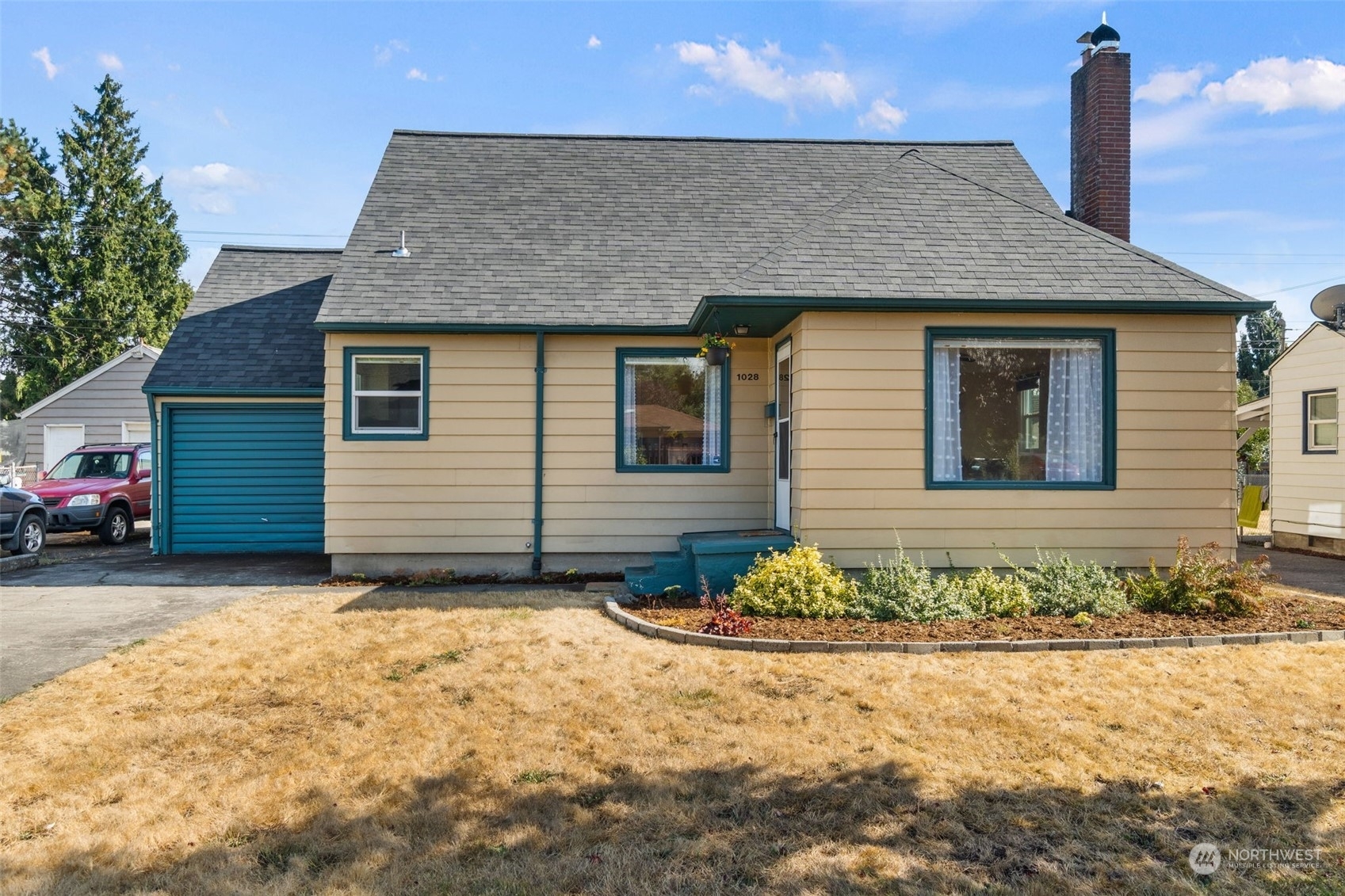 Property Photo:  1028 20th Avenue  WA 98632 