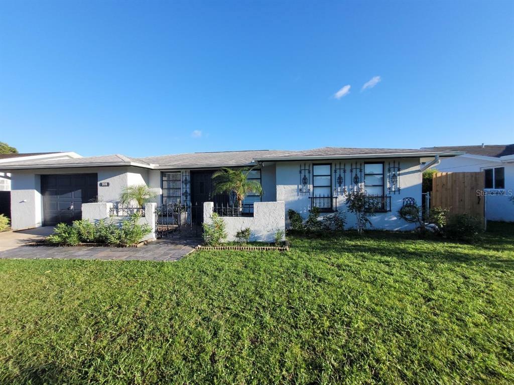 Property Photo:  7534 Briarwood Dr Drive  FL 34668 