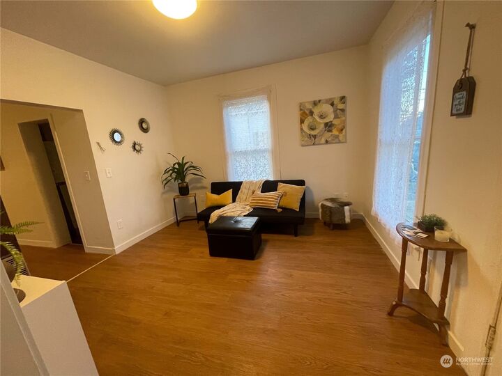 Property Photo: 1008 E Hazel Avenue WA 98233