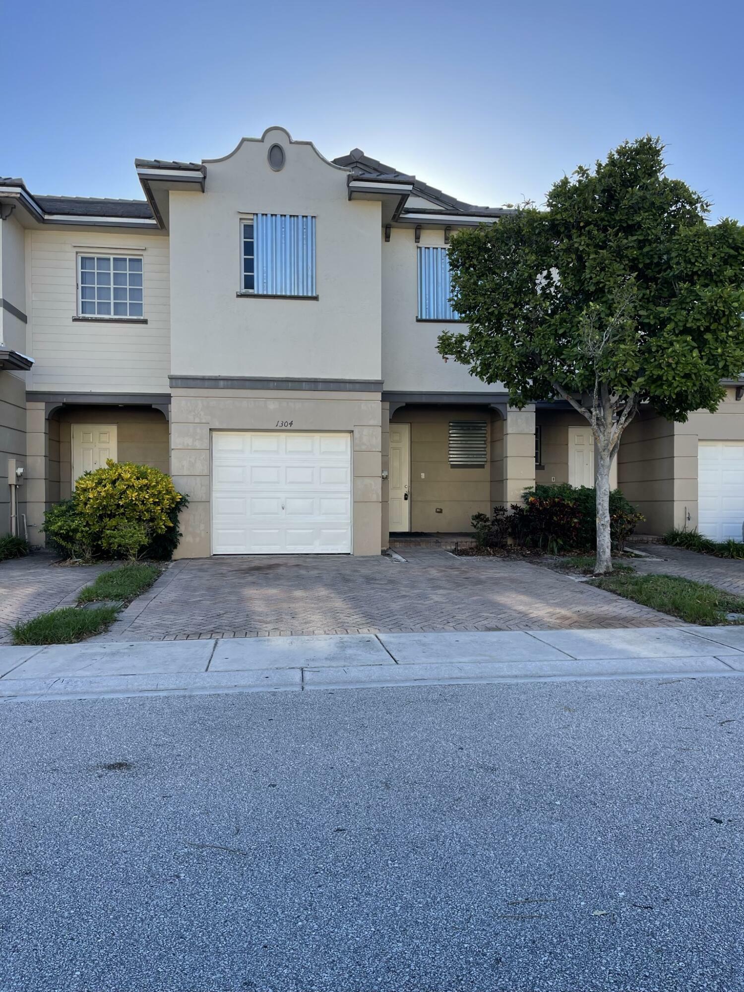 Property Photo:  1304 Lucaya Drive  FL 33404 