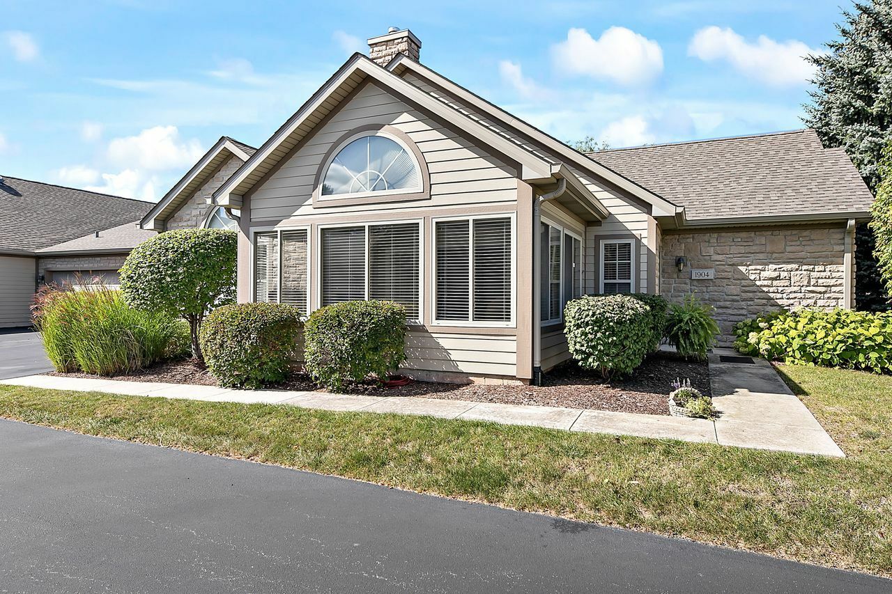 Property Photo: 1904 Timbers Edge Circle IL 60431