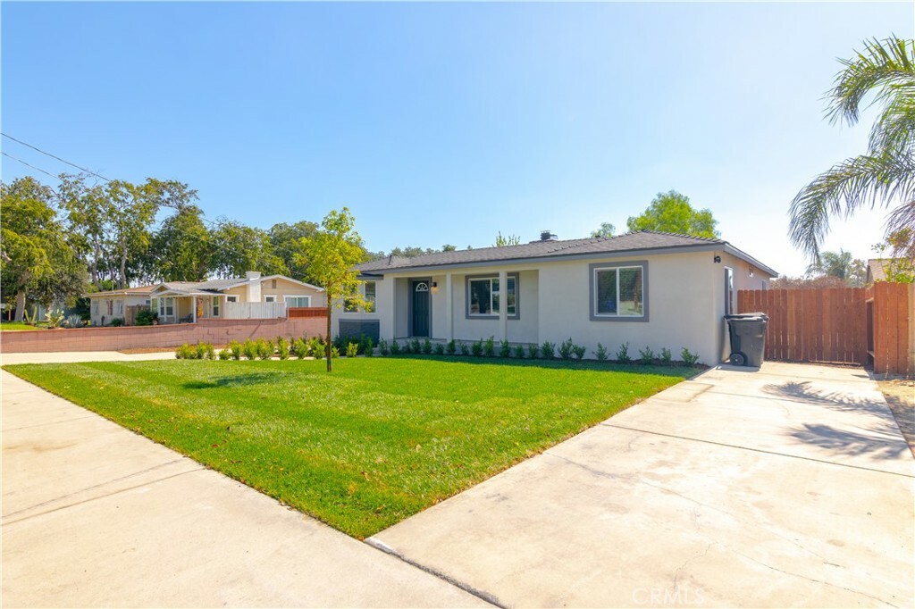 Property Photo:  1052 E 7th Street  CA 91786 