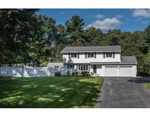 Property Photo:  5 Sandalwood Ln  MA 01810 