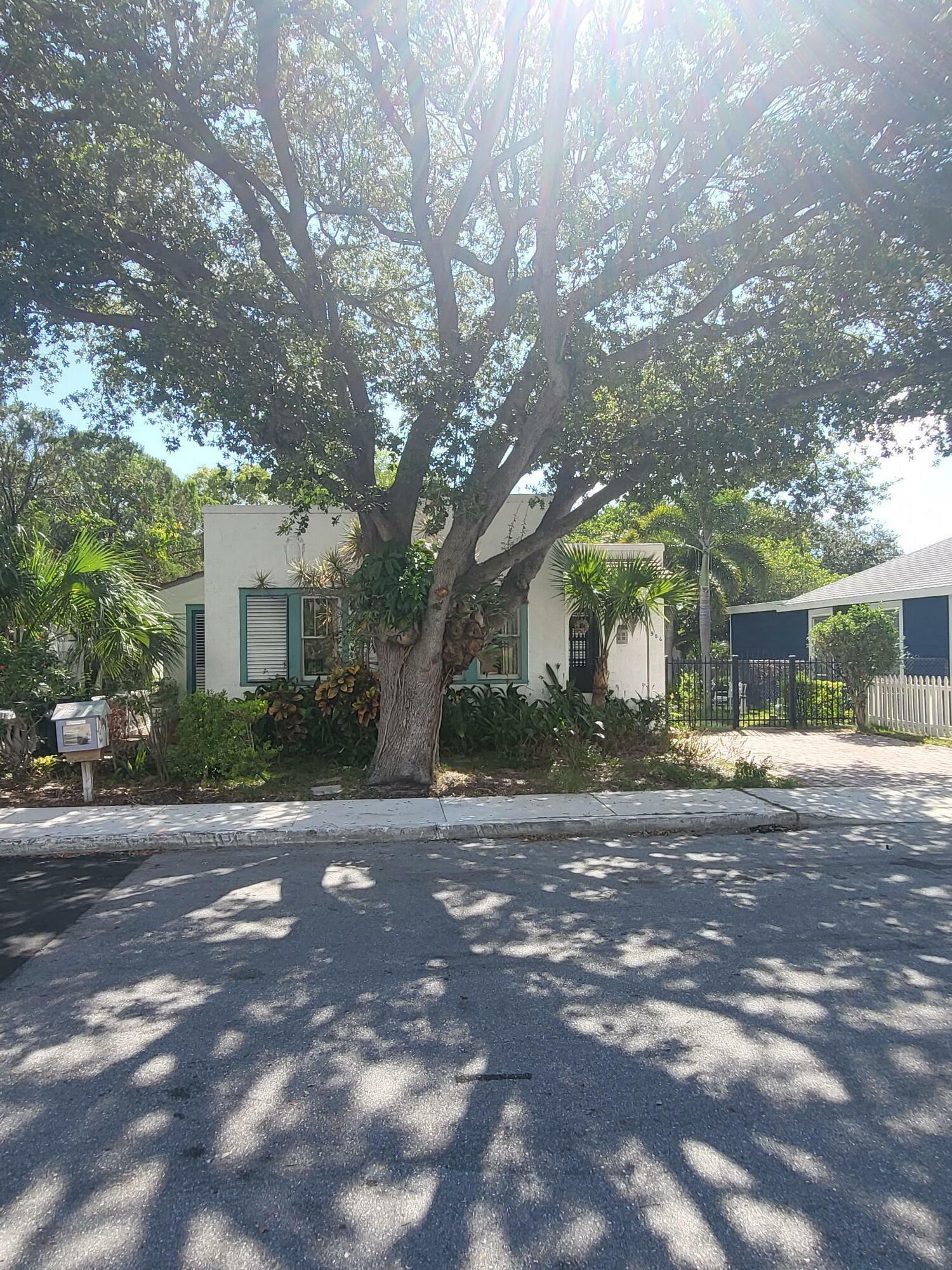 Property Photo: 506 S N Street FL 33460