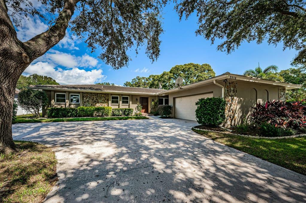Property Photo: 2016 Lees Court FL 33764