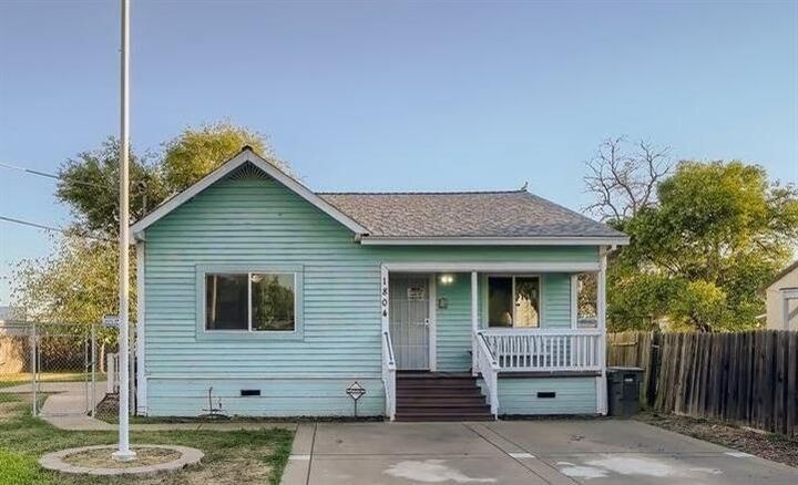1804 Glenrose Ave.  Sacramento CA 95815 photo