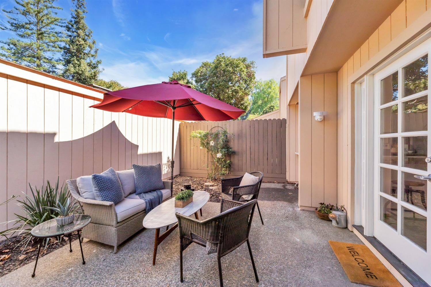 Property Photo: 208 Hartnell Place CA 95825