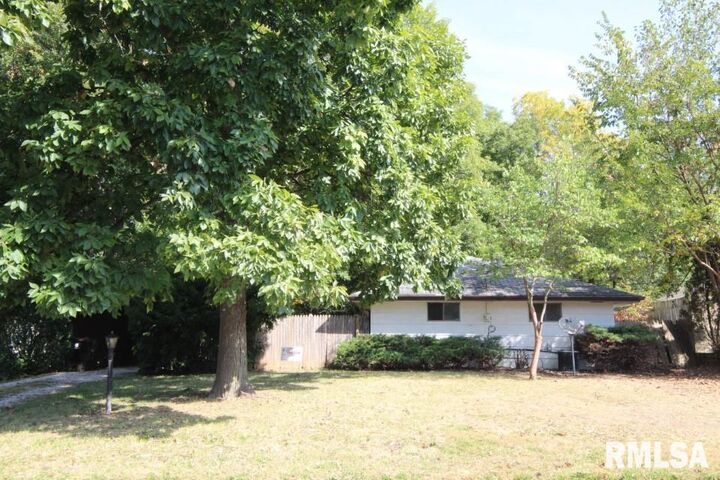 2433 W Huntington  Peoria IL 61614 photo