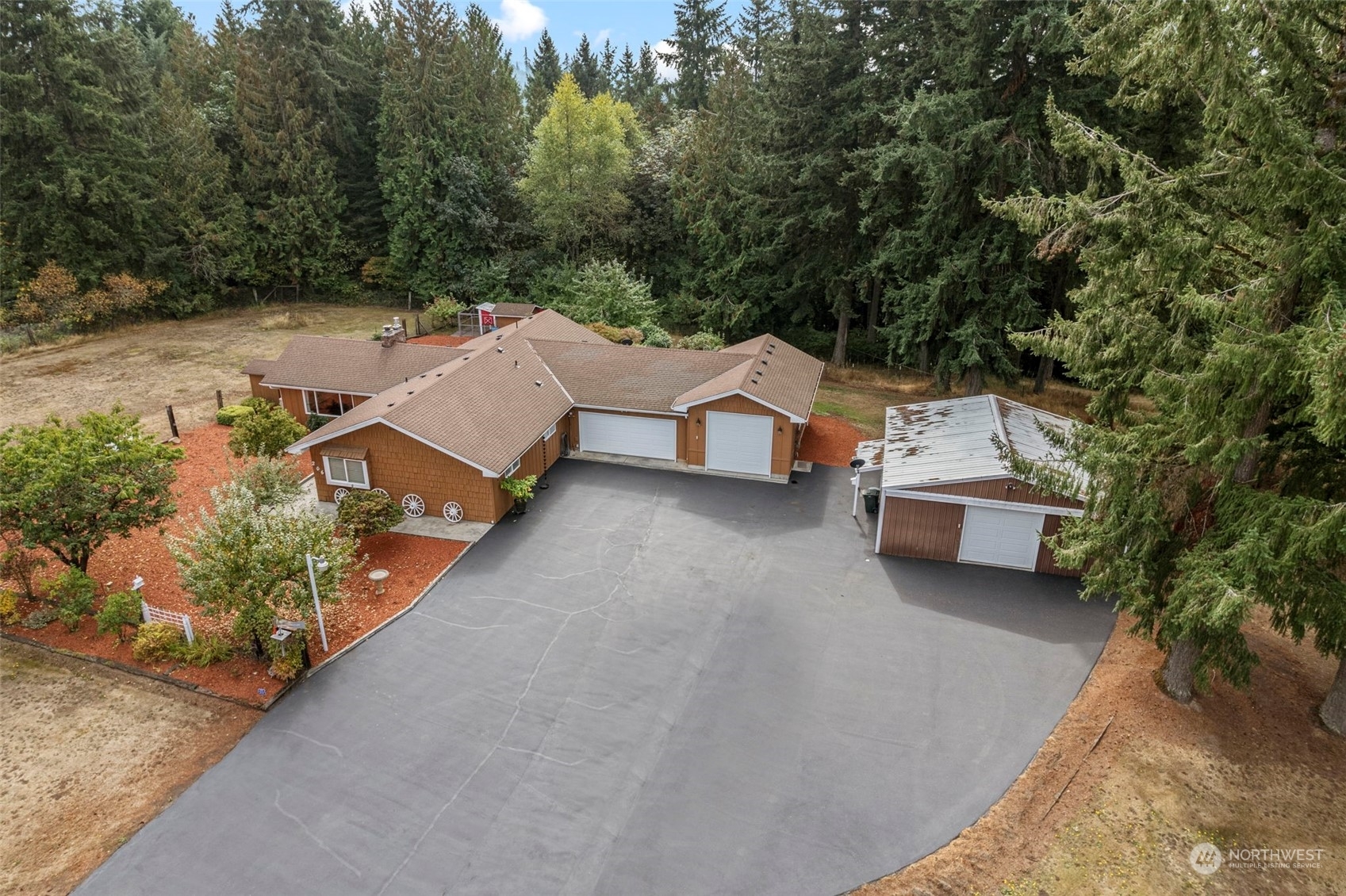 Property Photo:  206 Pare Road  WA 98626 