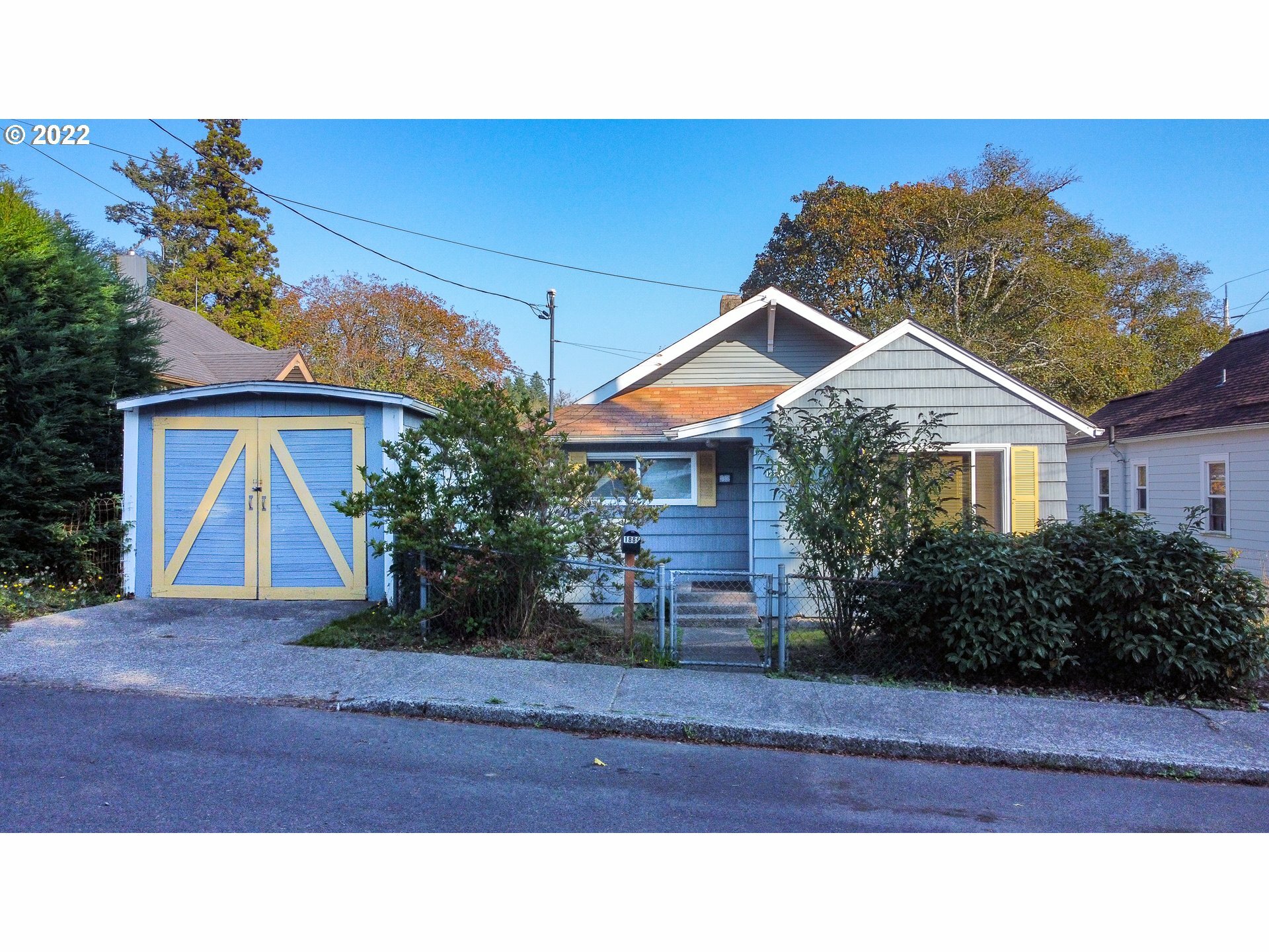 Property Photo: 1886 8th St OR 97103