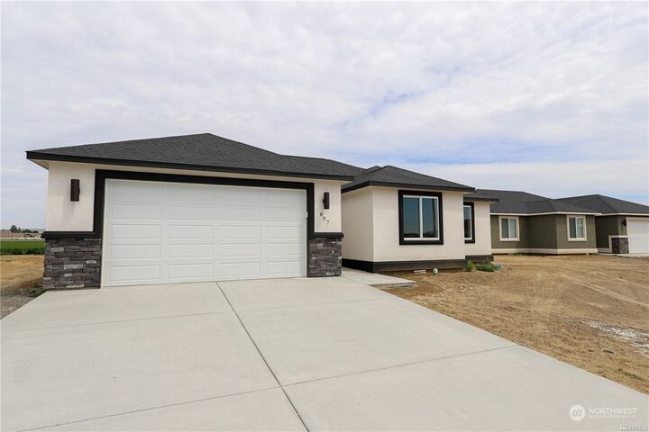 Property Photo:  1325 E Mt Baker Street  WA 99344 