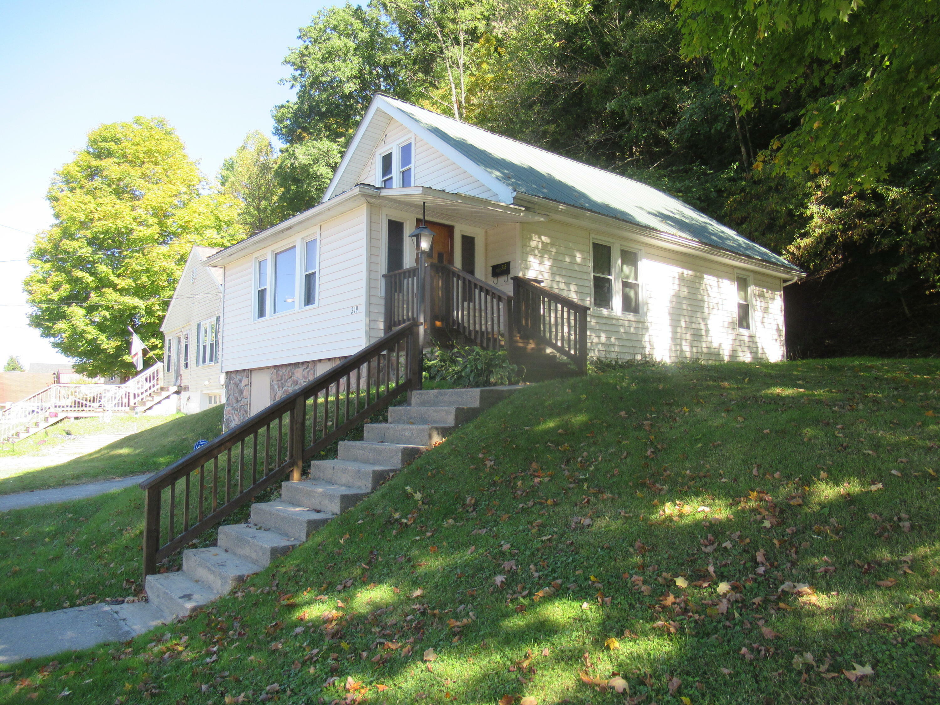 Property Photo: 219 West Virginia Ave WV 25962