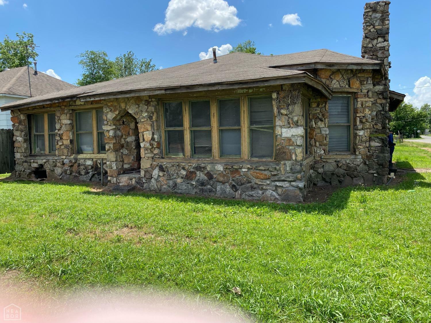 Property Photo:  401 W Carlson Street  AR 72472 