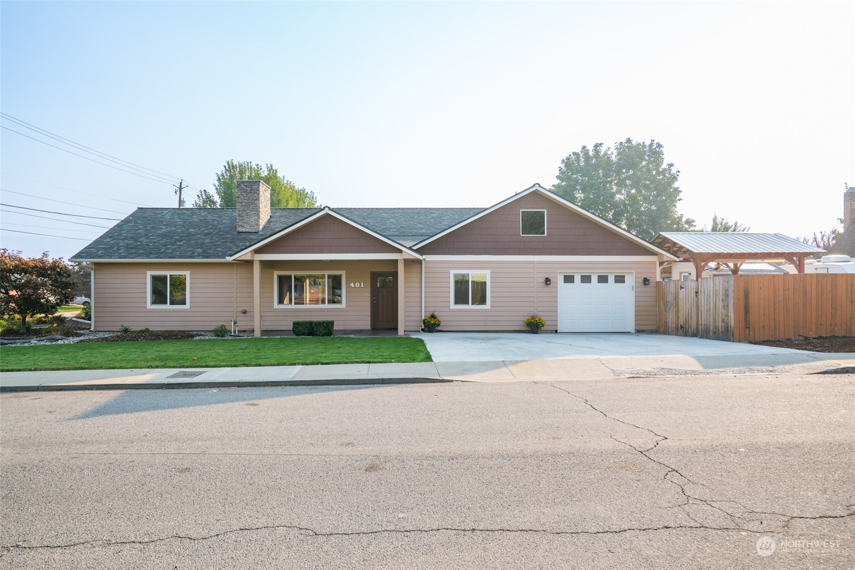 Property Photo: 401 Pearl Street WA 98801