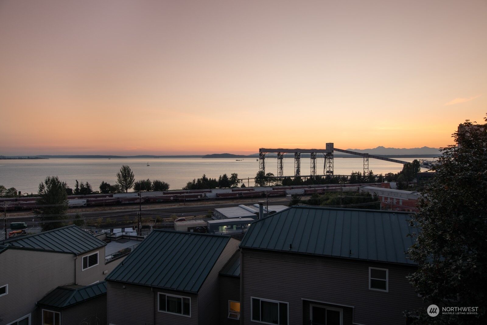 Property Photo:  507 W Mercer Street 501  WA 98119 